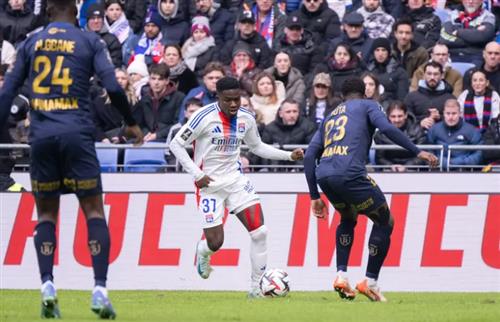 Lyon đấu với Reims