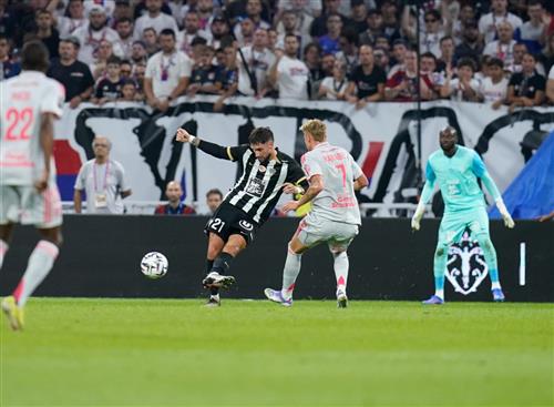Lyon đấu với Angers