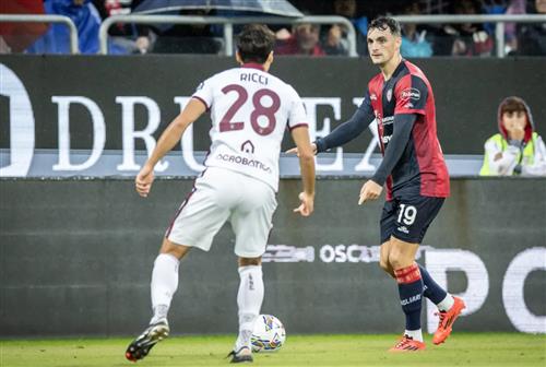 Cagliari đấu với Torino