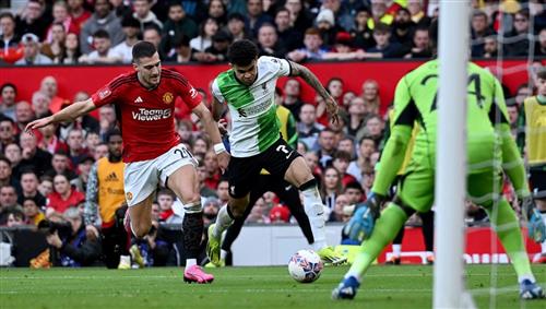 Manchester United đấu với Liverpool