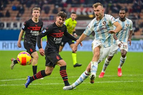 AC Milan đấu với Salernitana