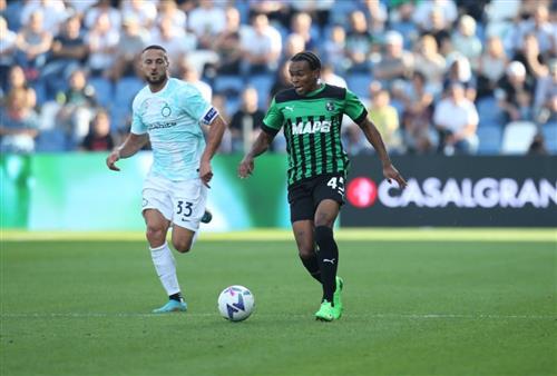 Sassuolo đấu với Verona