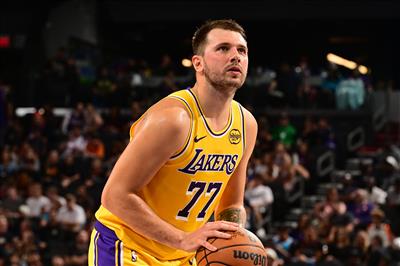 Đội hình xuất phát của Timberwolves vs Lakers: Doncic vs Edwards, Ayton PK Gobert