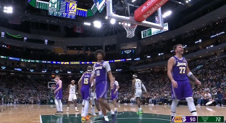 Vui vẻ! Doncic gầm lên sau quả ném phạt của Antetokounmpo: Bóng rổ không nói dối