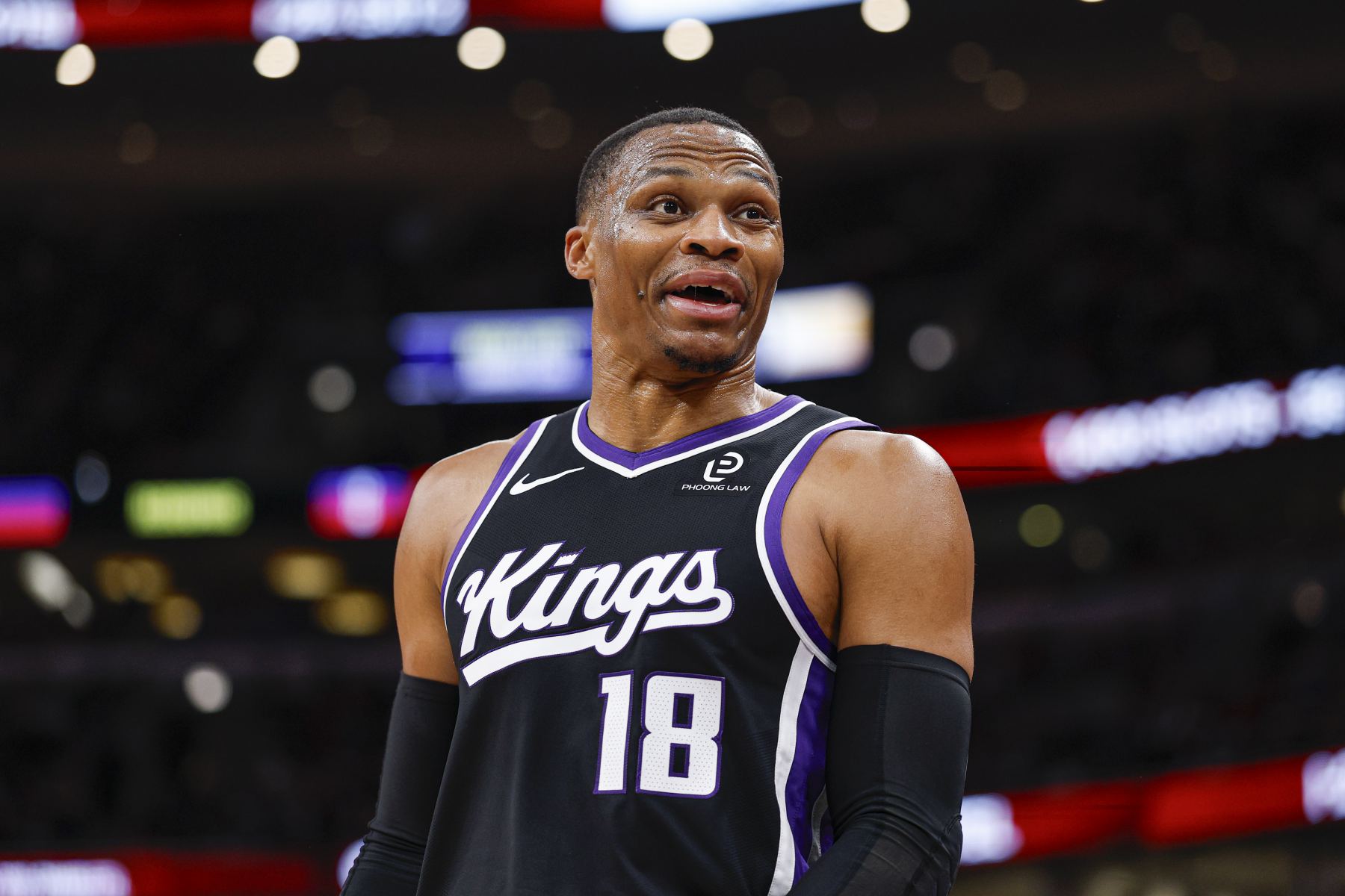 Westbrook đạt 25.000 điểm + 10.000 kiến tạo, chỉ có anh và James làm được điều này trong lịch sử